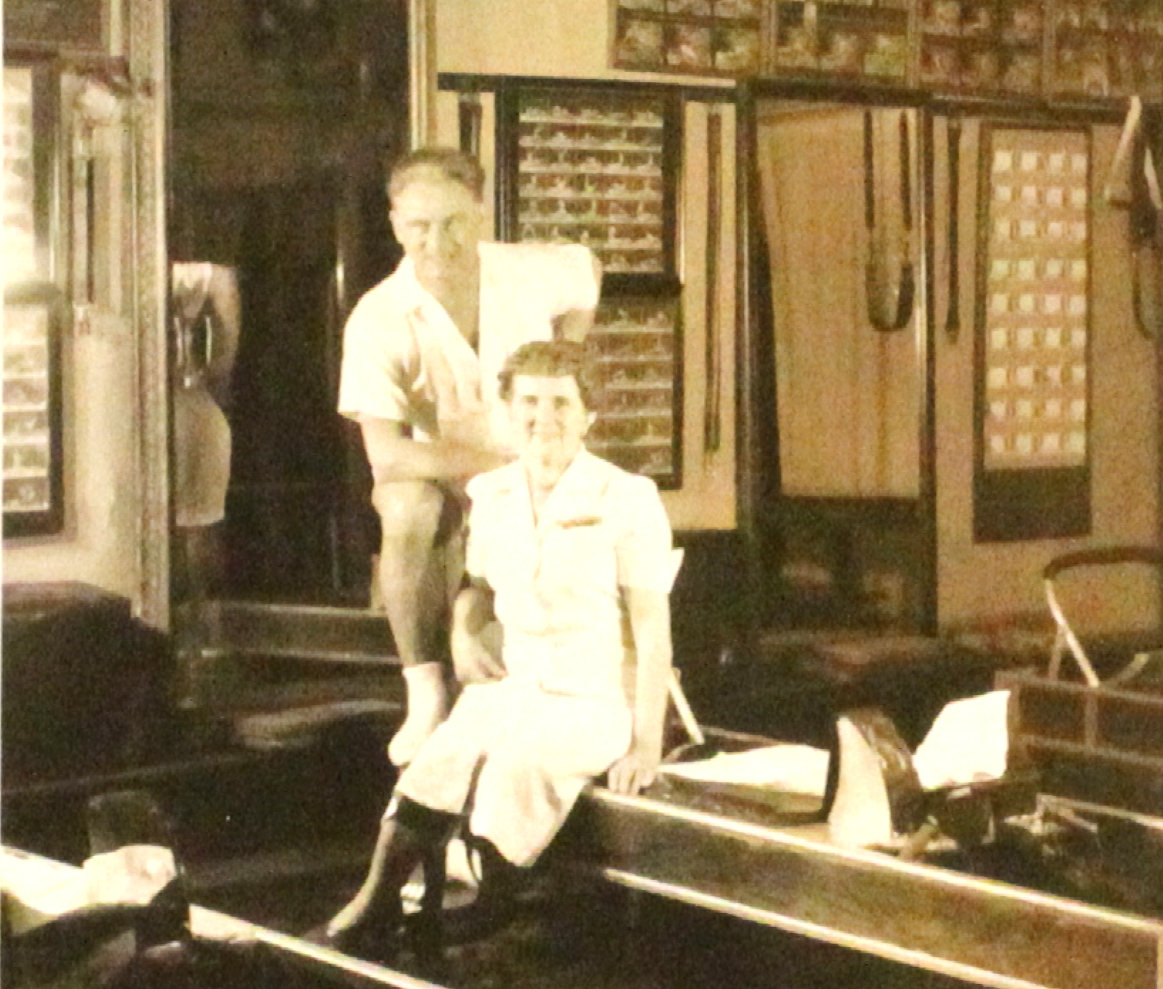 Joseph Hubertus Pilates mit Lebensgefährtin Clara Zeuner in ihrem Studio in New York